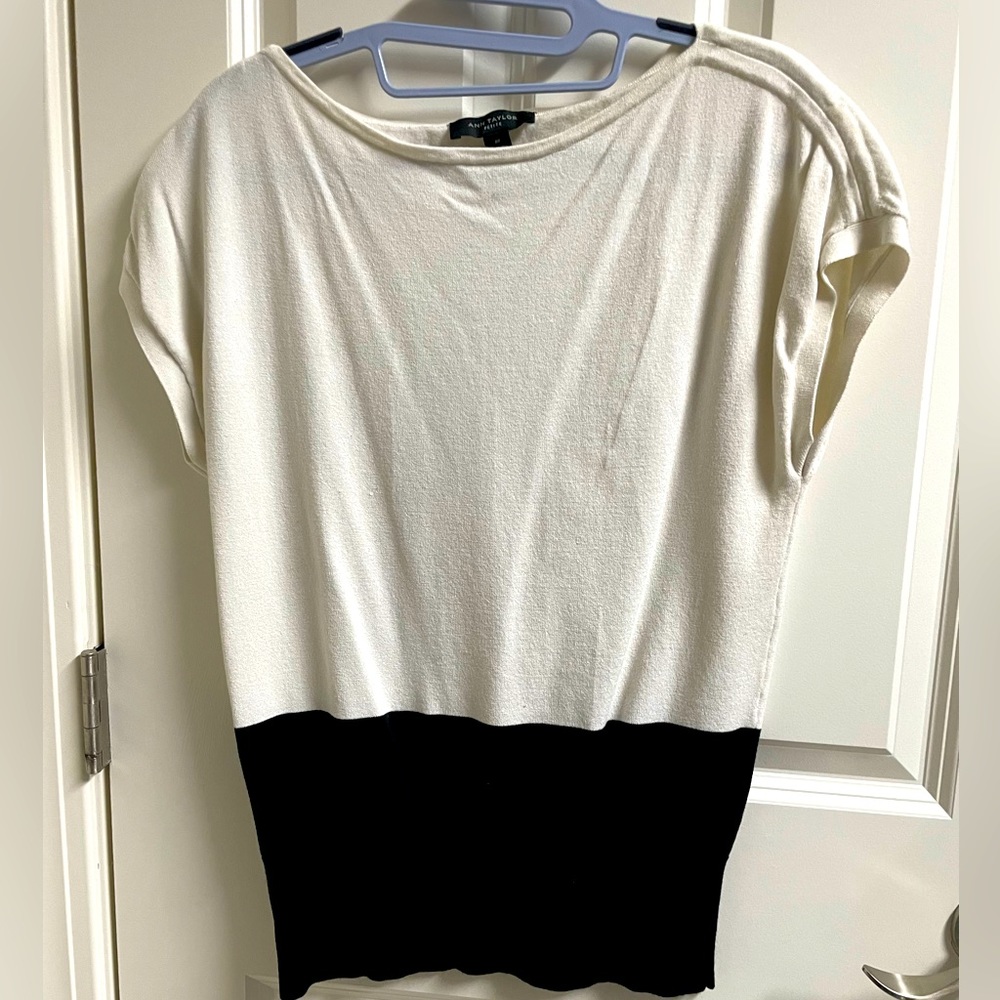 Ann Taylor, two shades top, Black and white